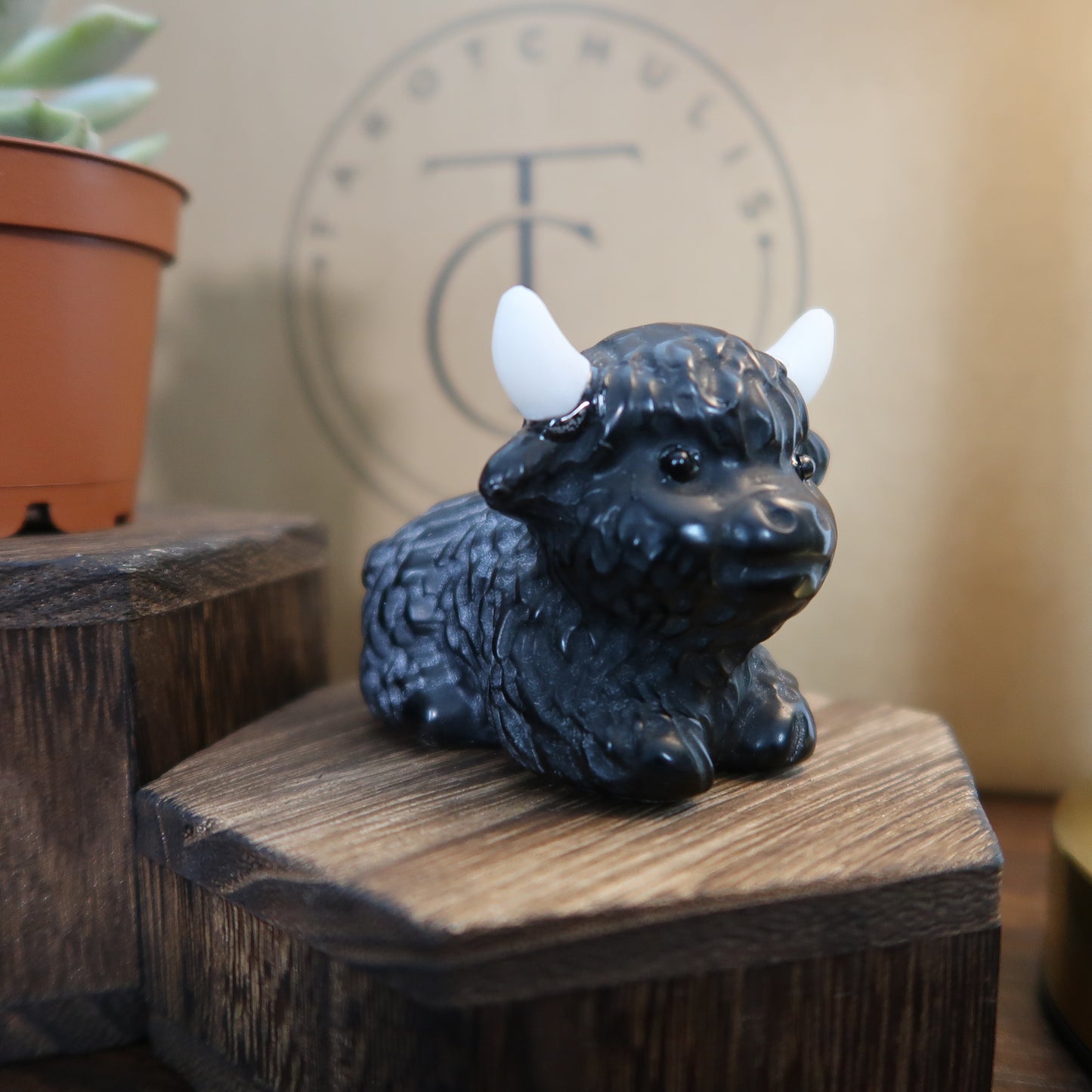 🐃 BLACK OBSIDIAN: HIGHLAND COW ✨